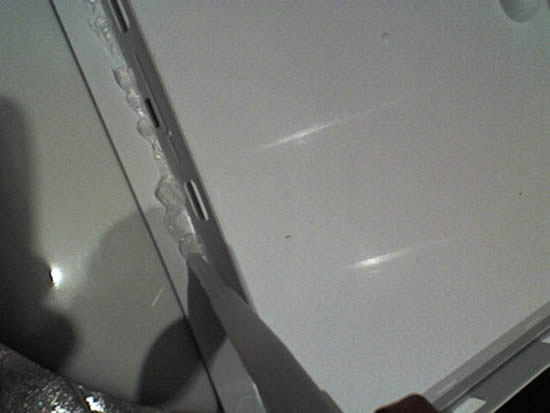 Как установить сантехнический люк на клей